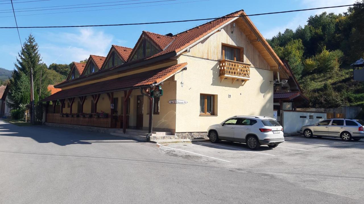 Penzion Pri Studnicke Omastina Exteriör bild