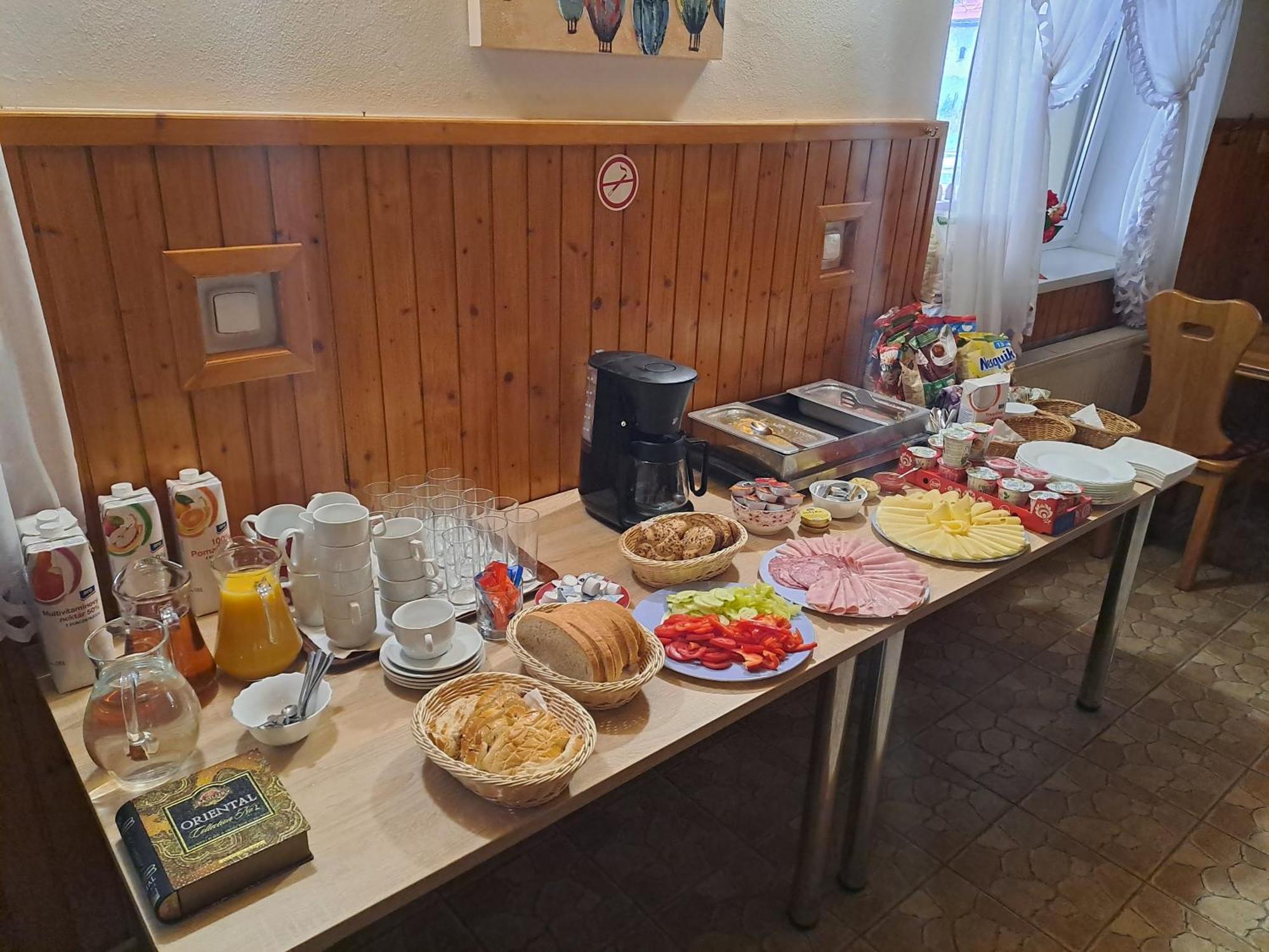 Penzion Pri Studnicke Omastina Exteriör bild