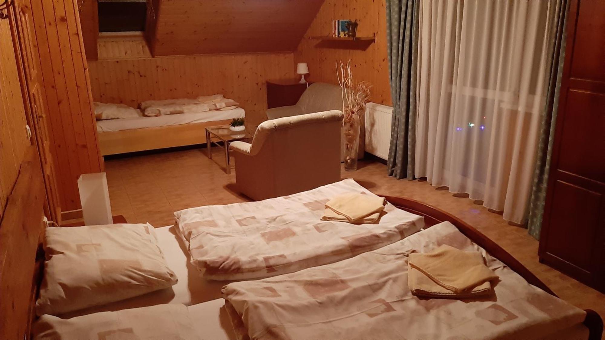 Penzion Pri Studnicke Omastina Rum bild